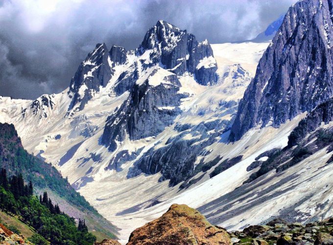 Kashmir Perfect Holidays KP Holidays Srinagar Kashmir +91-194-2000240 / 94199 00101